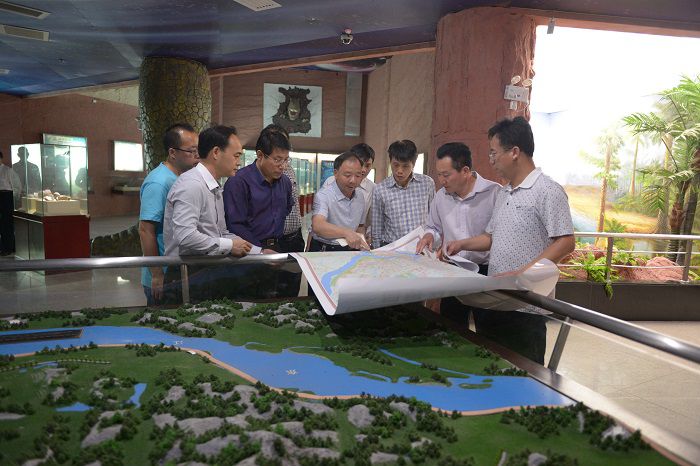國(guó)土資源部地質(zhì)遺跡保護(hù)調(diào)研組來(lái)我館考察調(diào)研