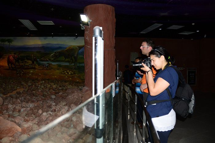 歐洲攝影師一行到我館進(jìn)行拍攝