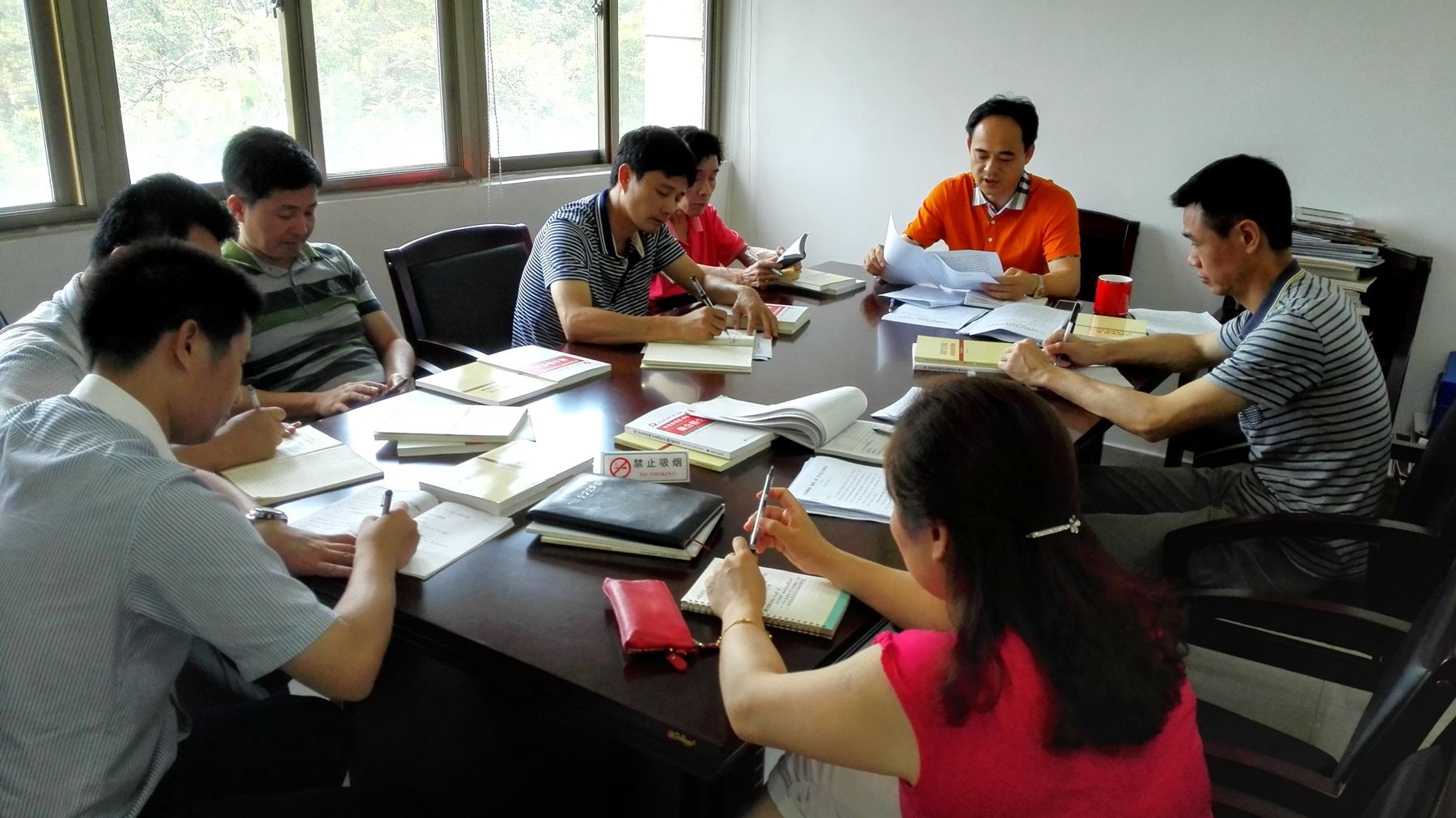 市博物館召開“兩學(xué)一做”學(xué)習(xí)會(huì)