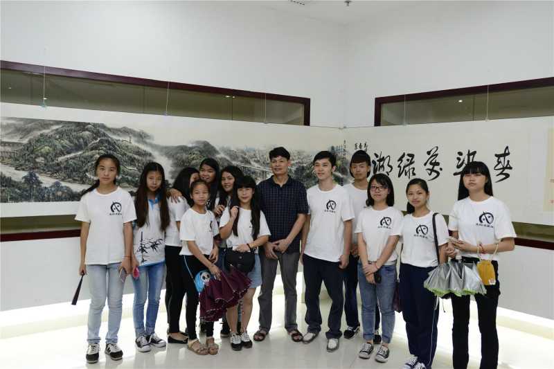 百米長卷《春染萬綠湖》