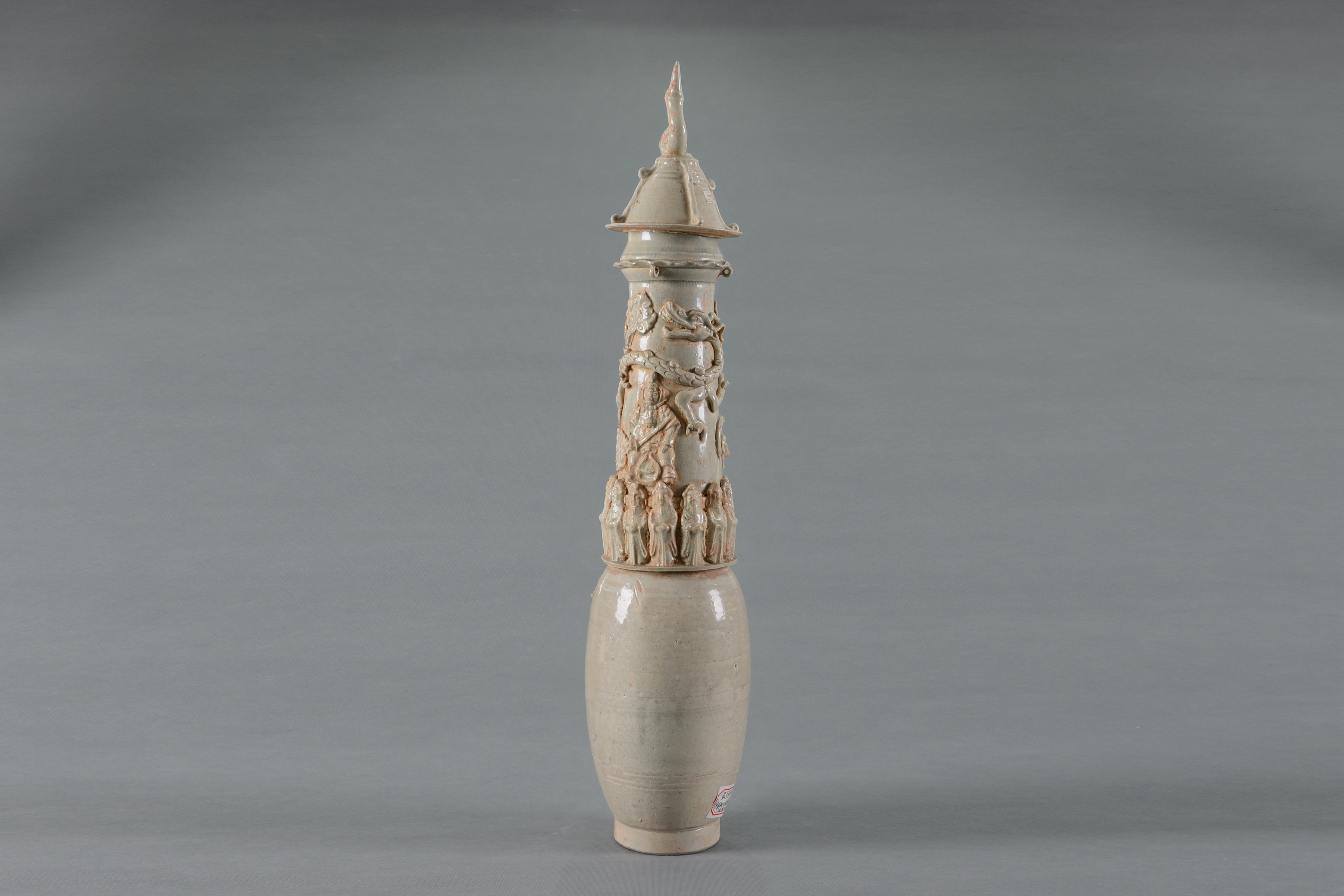 宋青白釉仙鶴騰龍人物貼塑長(zhǎng)頸瓷瓶（帶蓋）